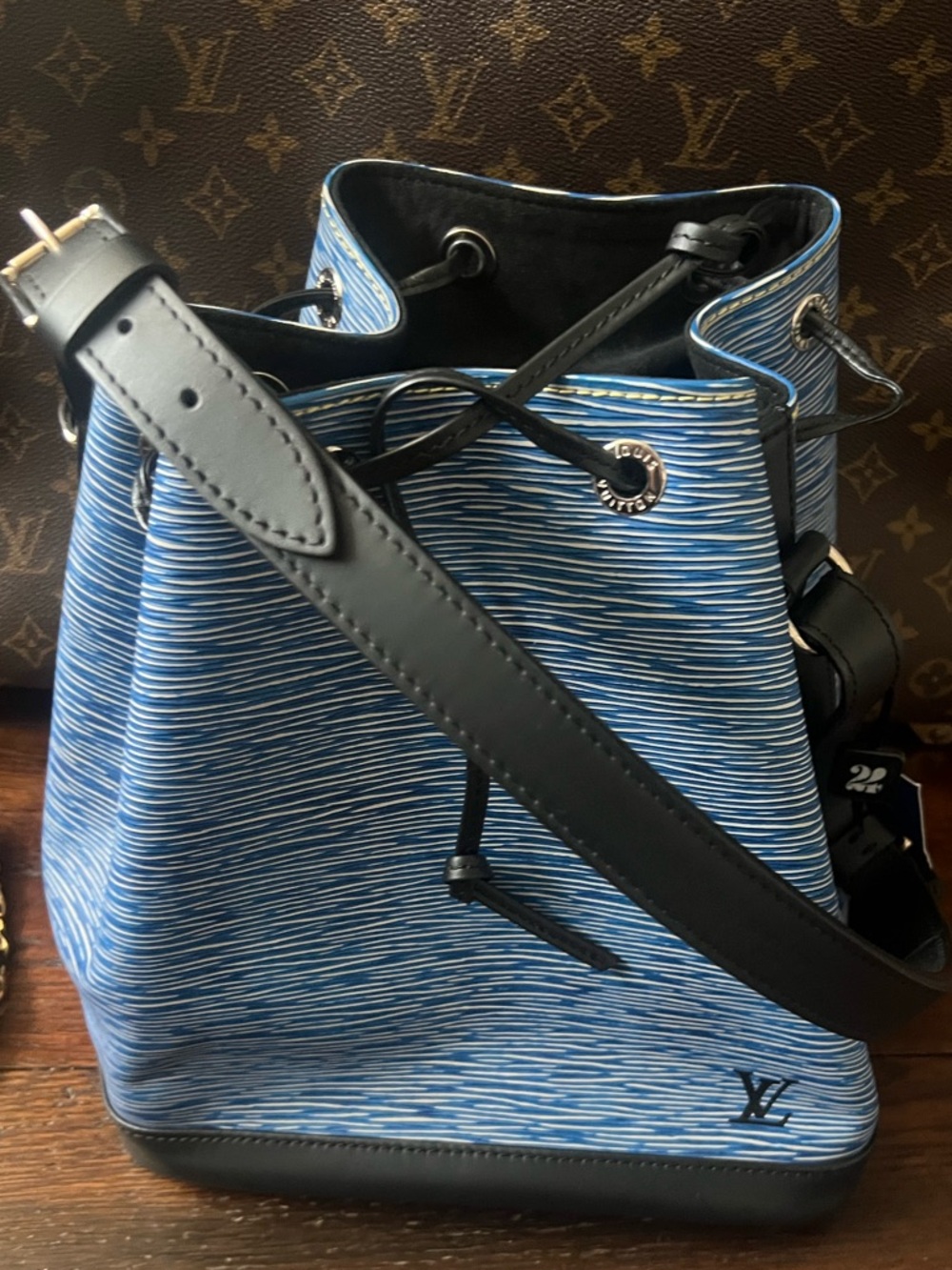 DENIM PETIT NOE Louis Vuitton Blue Epi Leather Bucket - Picture 7 of 11